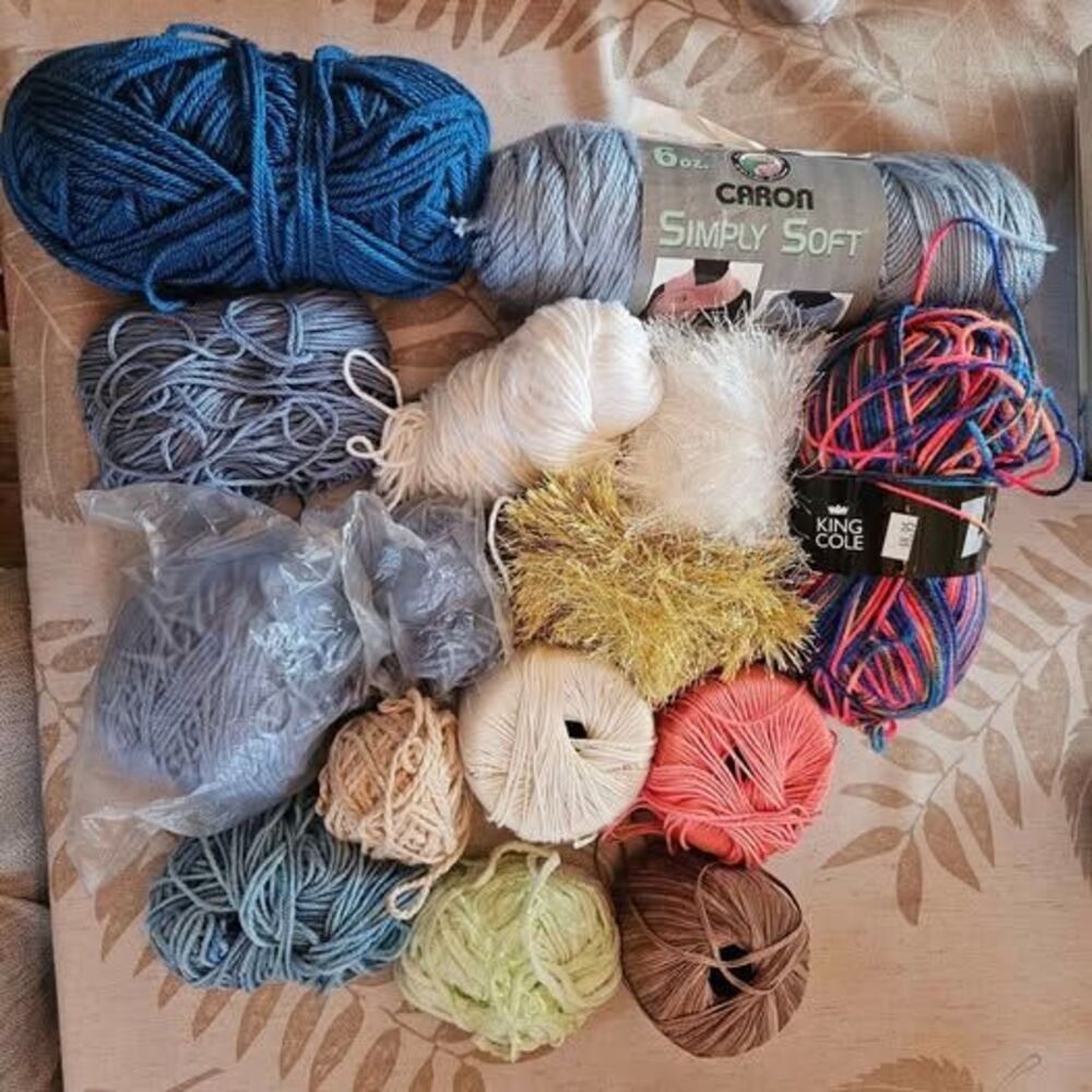Grab bag 13 different yarns- partials